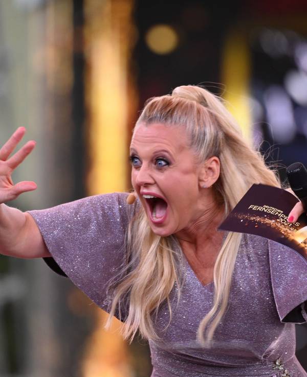 Moderatorin Barbara Schöneberger während der Verleihung des Deutschen Fernsehpreises 2021 im Tanzbrunnen. Das Bild wurde am 16. September 2021 aufgenommen.