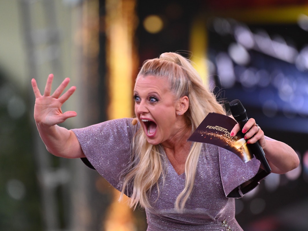 Moderatorin Barbara Schöneberger während der Verleihung des Deutschen Fernsehpreises 2021 im Tanzbrunnen. Das Bild wurde am 16. September 2021 aufgenommen.