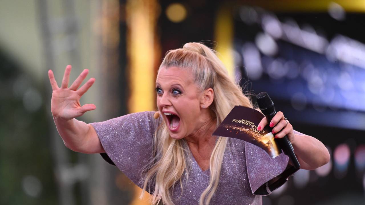 Moderatorin Barbara Schöneberger während der Verleihung des Deutschen Fernsehpreises 2021 im Tanzbrunnen. Das Bild wurde am 16. September 2021 aufgenommen.