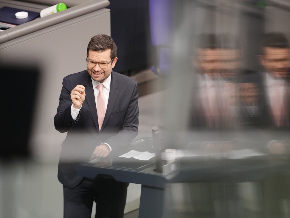 Marco Buschmann (FDP), Bundesminister der Justiz, spricht bei der Orientierungsdebatte zu einer SARS-CoV-2-Impfpflicht im Bundestag.