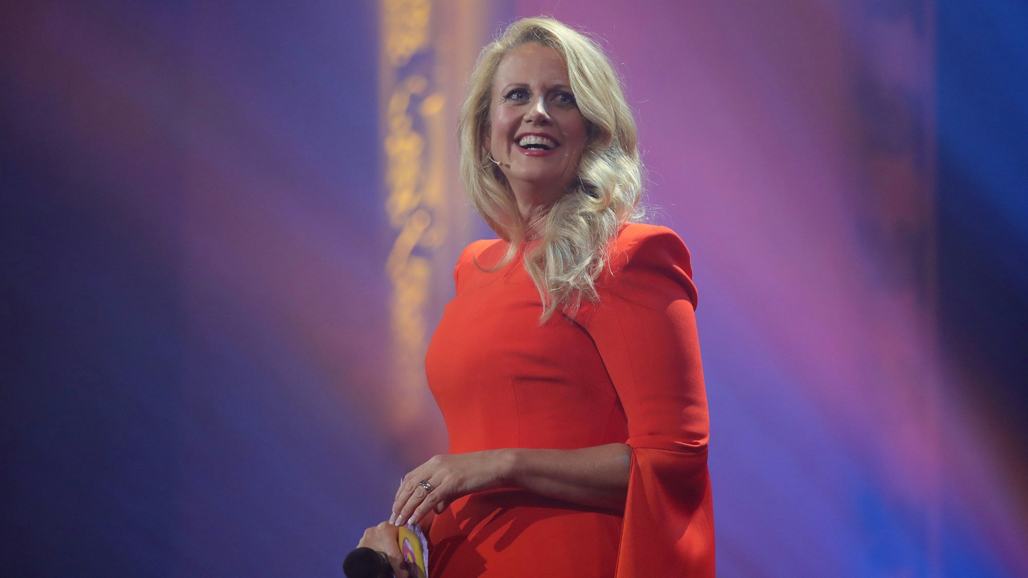 Babara Schöneberger, hier bei einer GQ Preisverleihung 2019 in Berlin, sorgte mit ihrem Brautkleid-Bild für Aufregung.