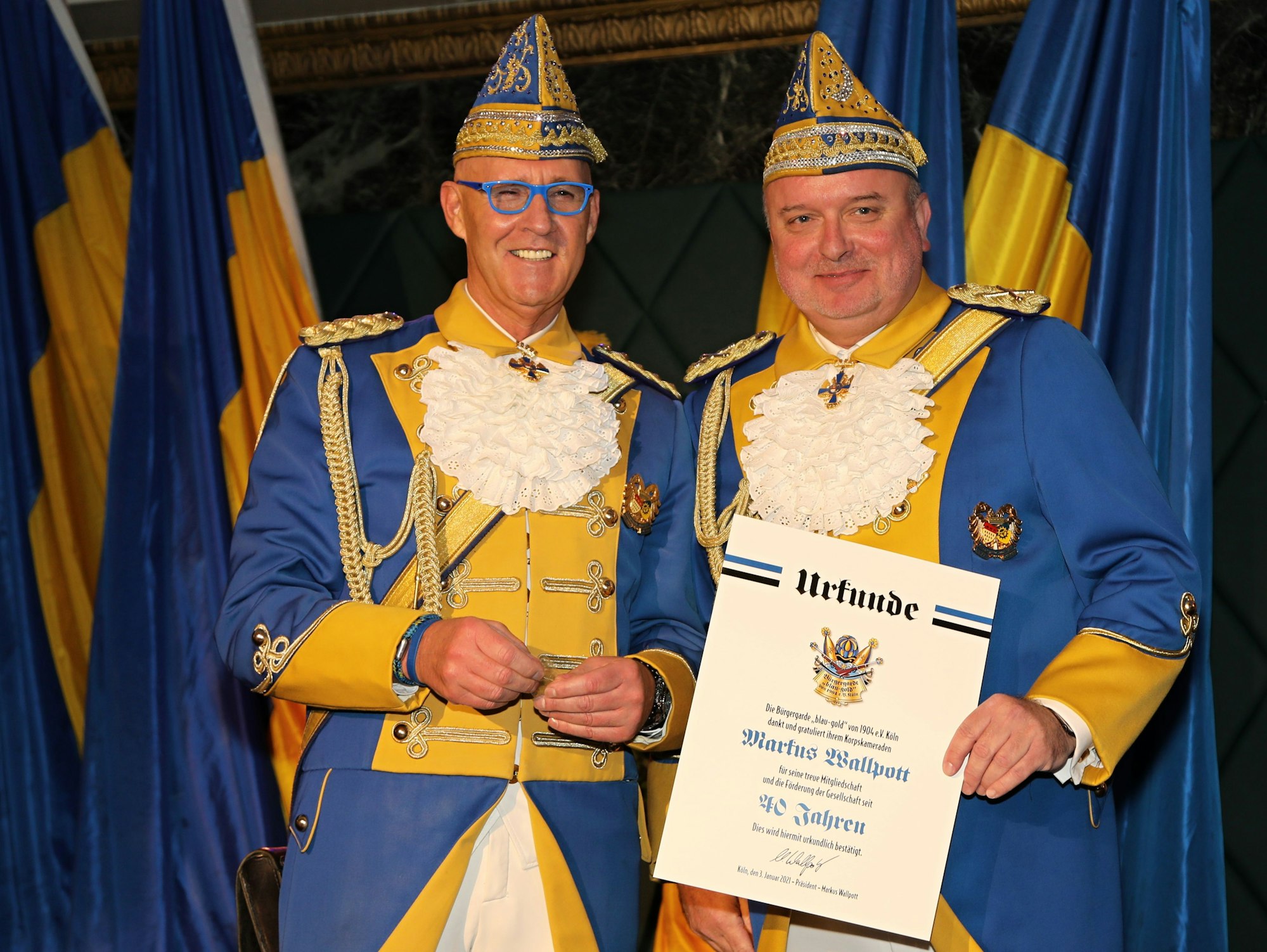 Udo Koschollek ehrte Präsident Markus Wallpott.