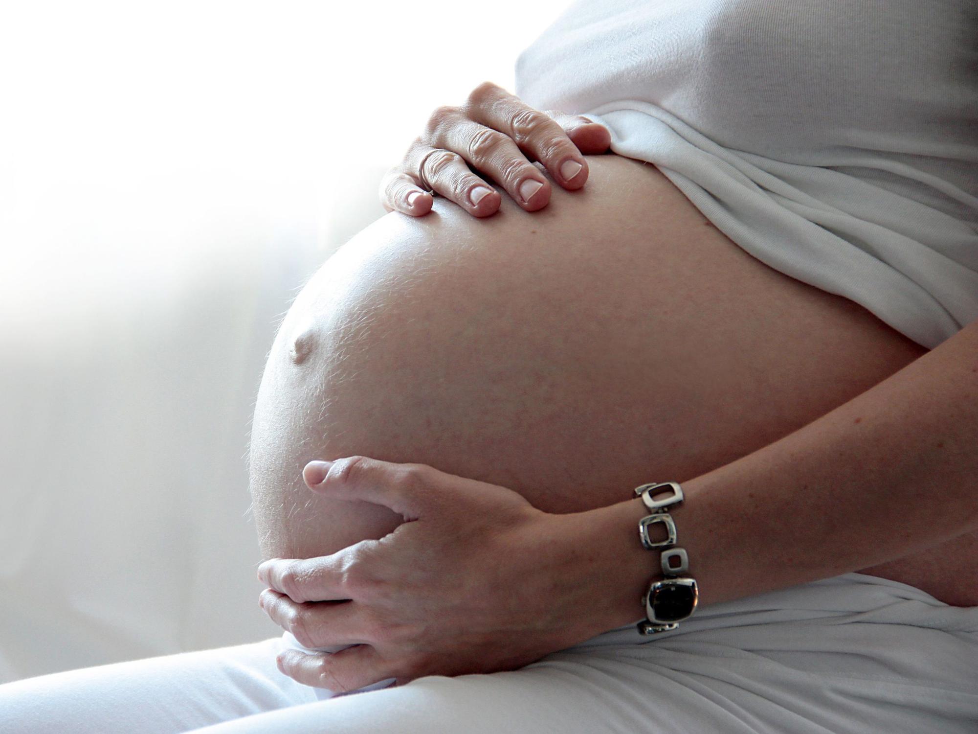 Die Schwangere (hier ein Symbolfoto) berichtet, dass auch ihr letztes Baby sehr schwer gewesen sei.