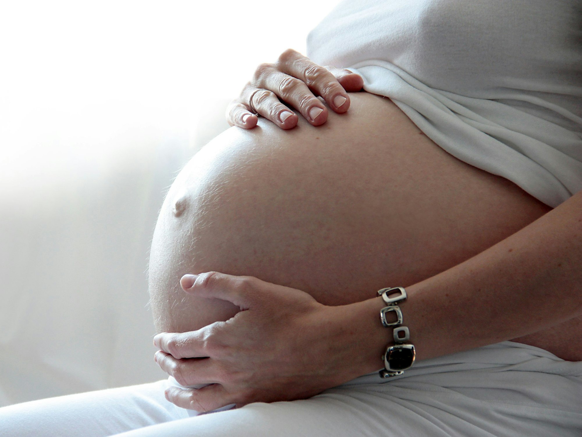 Die Schwangere (hier ein Symbolfoto) berichtet, dass auch ihr letztes Baby sehr schwer gewesen sei.