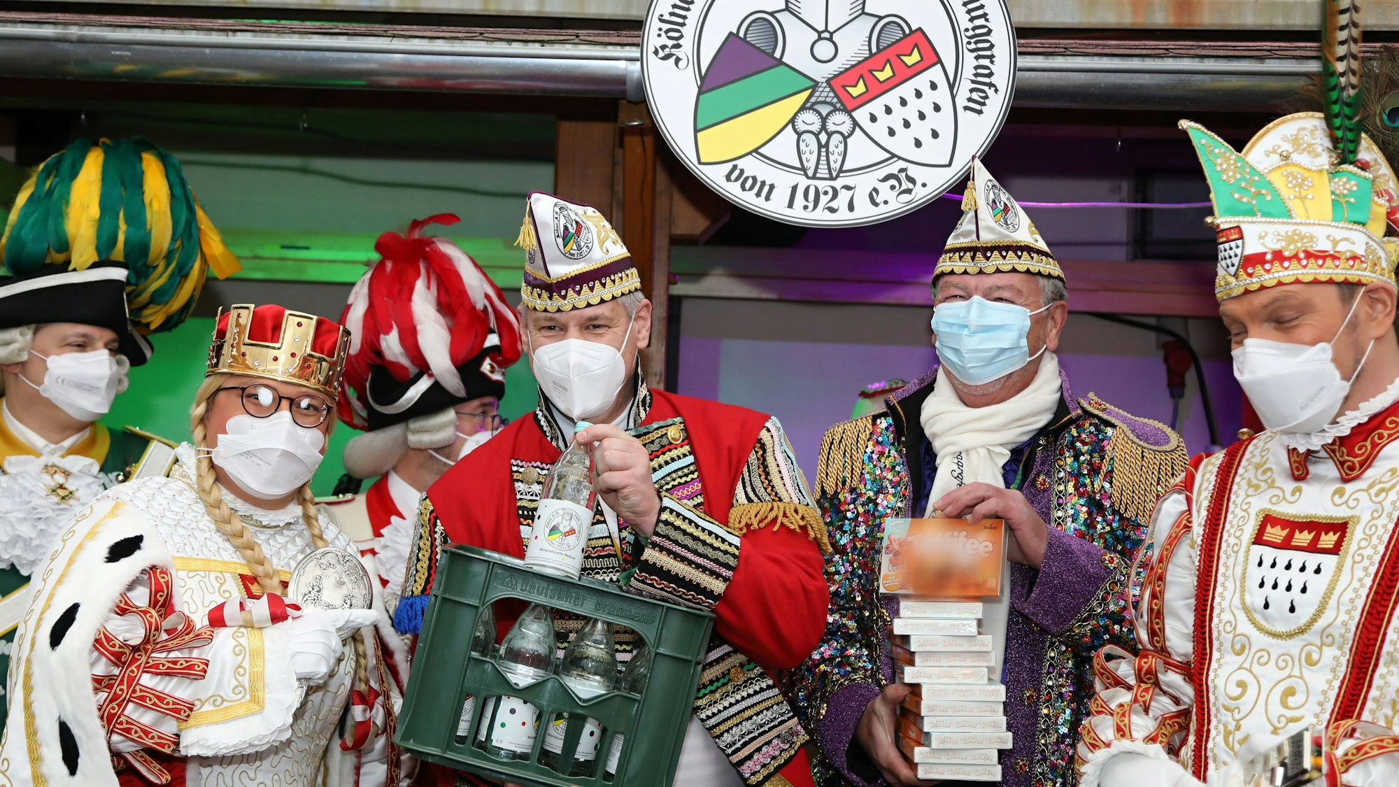 Wasser für das Dreigestirn bei den Fidelen Burggrafen