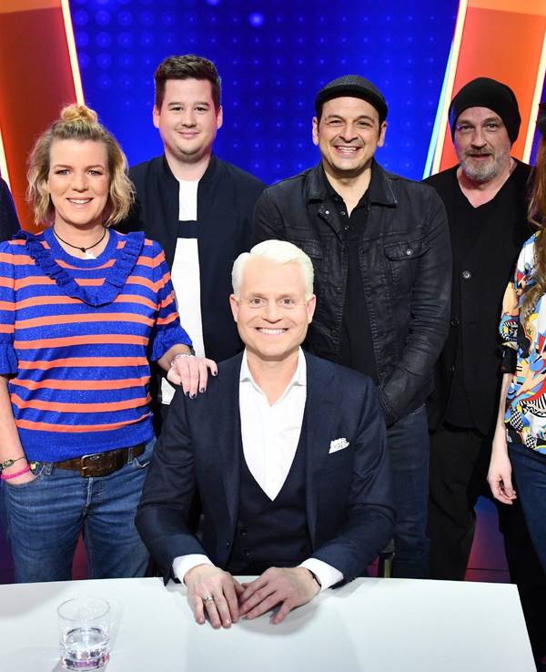 V.l.: Bernd Stelter, Mirja Boes, Chris Tall, Guido Cantz, Kaya Yanar, Torsten Sträter, Larissa Rieß
Foto: RTL / STEFFEN Z WOLFF / BRAINPOOL