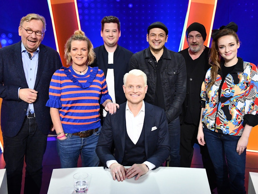 V.l.: Bernd Stelter, Mirja Boes, Chris Tall, Guido Cantz, Kaya Yanar, Torsten Sträter, Larissa Rieß
Foto: RTL / STEFFEN Z WOLFF / BRAINPOOL