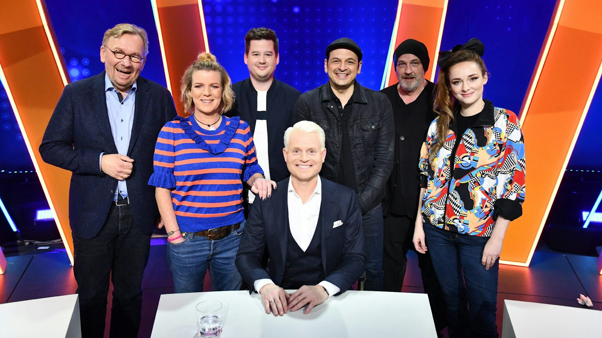 V.l.: Bernd Stelter, Mirja Boes, Chris Tall, Guido Cantz, Kaya Yanar, Torsten Sträter, Larissa Rieß
Foto: RTL / STEFFEN Z WOLFF / BRAINPOOL