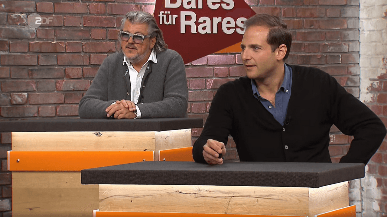 Händler Julian Schmitz-Avila (r.) und Roman Runkel bei „Bares für Rares“.