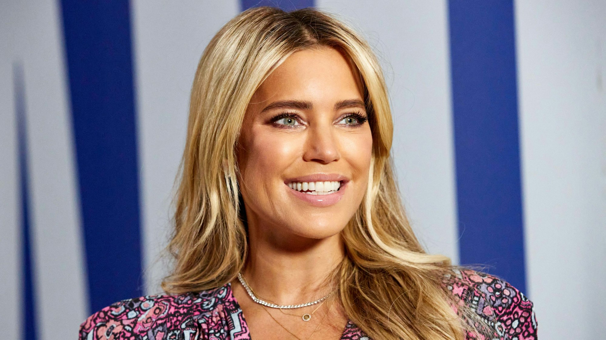 Die Moderatorin Sylvie Meis lächelt während einer Presse-Vorstellung ihrer vierten Brillen-Kollektion.