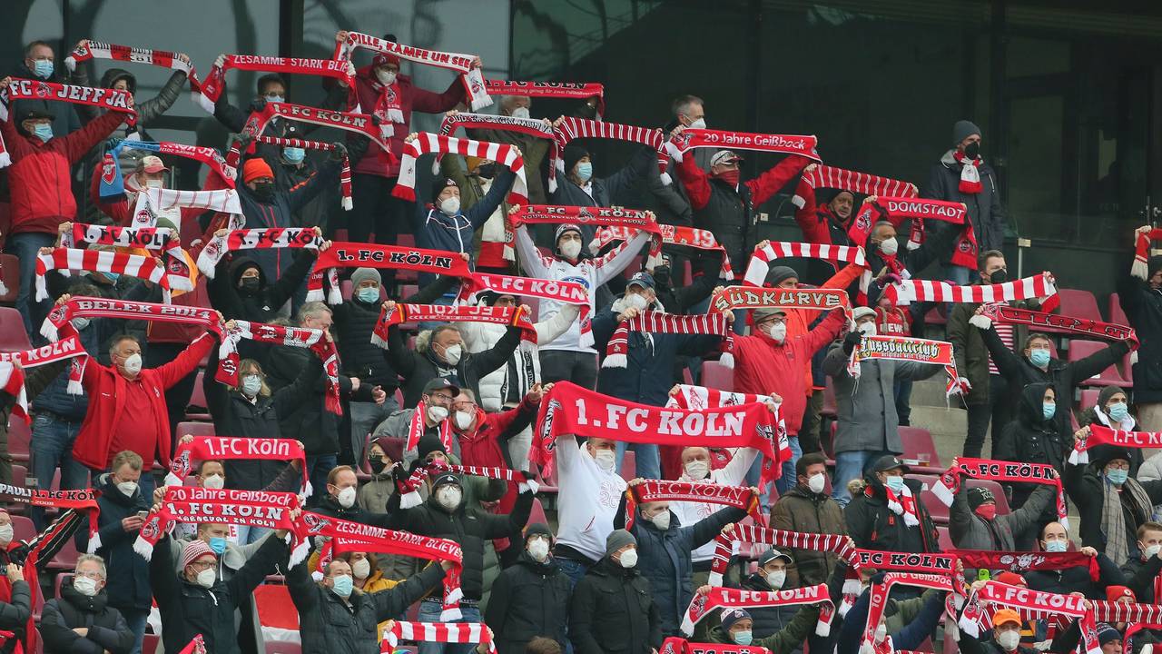 Die Fans des 1. FC Köln, hier beim Heimspiel gegen den FC Bayern am 15. Januar 2022, sorgen gegen Freiburg wieder für eine größere Kulisse.