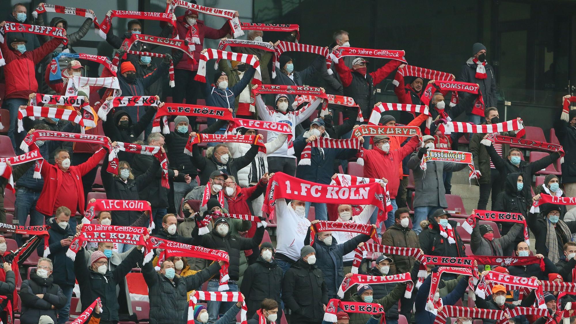 Die Fans des 1. FC Köln, hier beim Heimspiel gegen den FC Bayern am 15. Januar 2022, sorgen gegen Freiburg wieder für eine größere Kulisse.