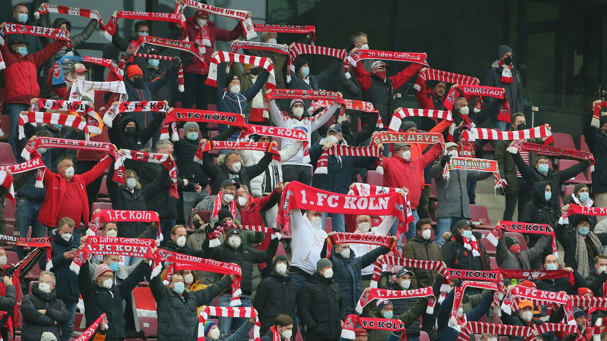Die Fans des 1. FC Köln, hier beim Heimspiel gegen den FC Bayern am 15. Januar 2022, sorgen gegen Freiburg wieder für eine größere Kulisse.