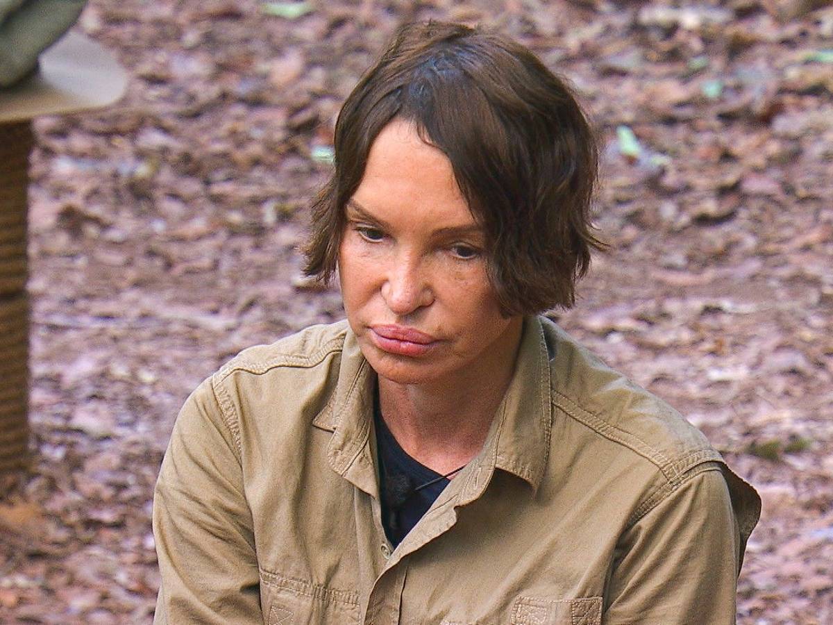 Anouschka Renzi, jetzt die letzte Frau im Dschungelcamp, nutzte das Lagerfeuer als Toilette und sorgte damit für jede Menge Zoff.