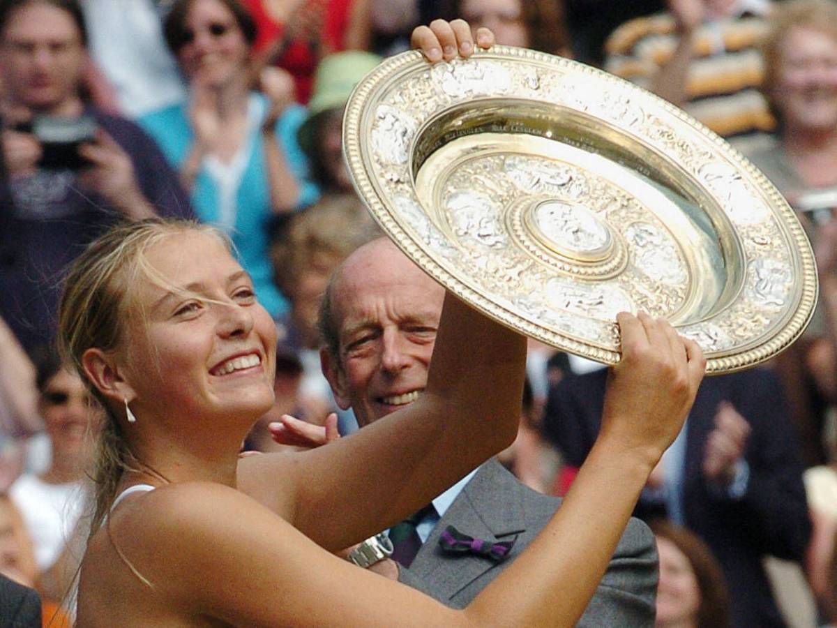 Maria Sharapova feiert den Sieg in Wimbledon.