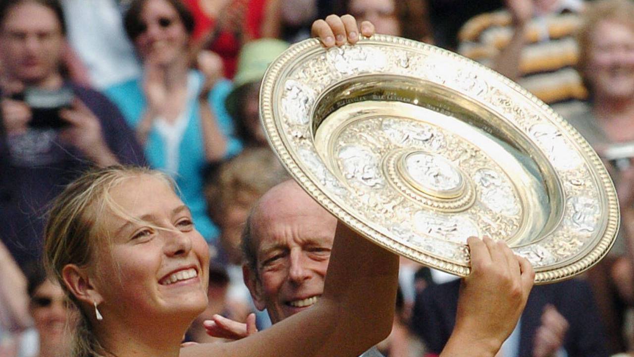 Maria Sharapova feiert den Sieg in Wimbledon.