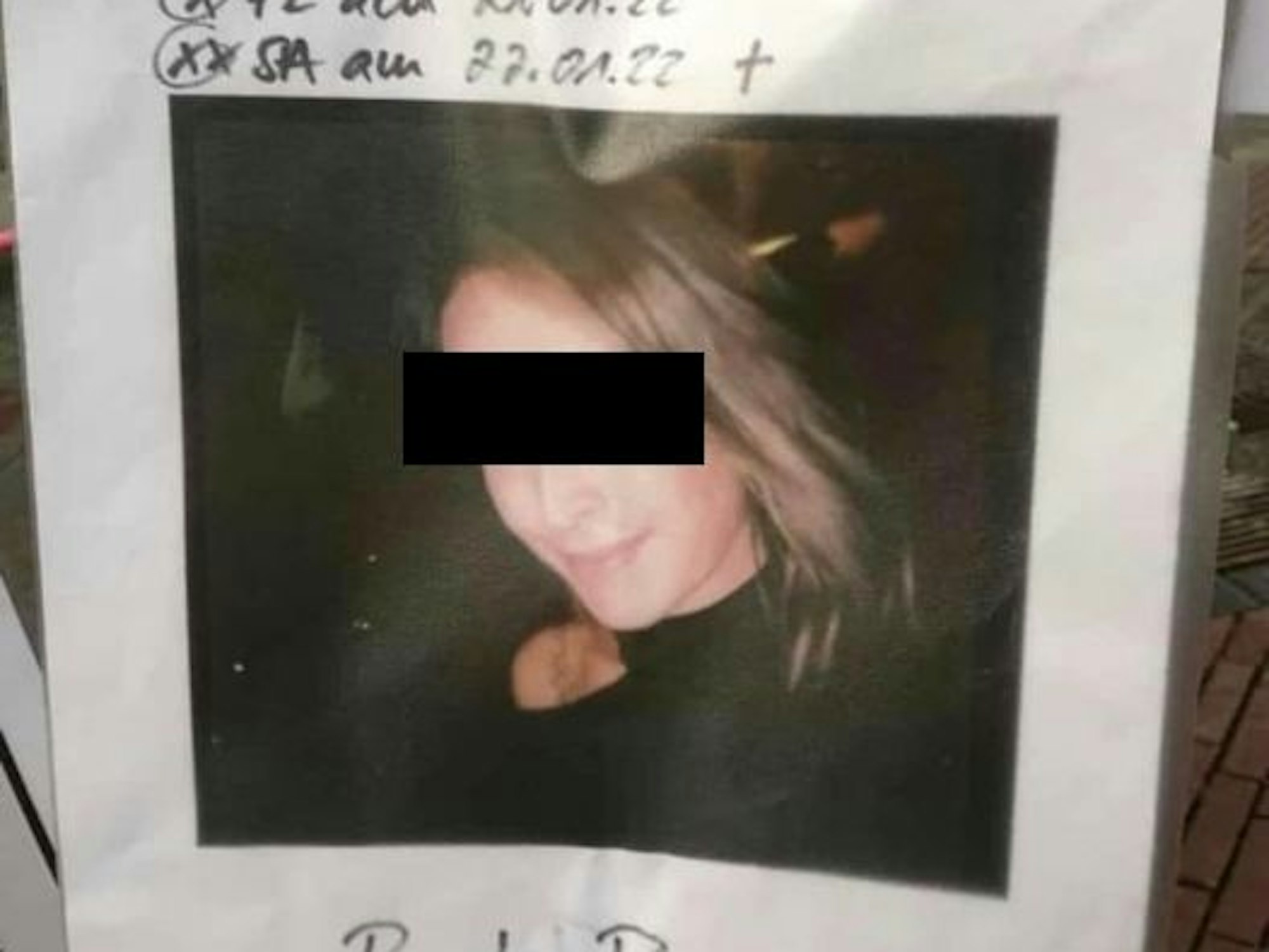 Nach dem Tod der jungen Frau tauchten plötzlich ominöse Plakate auf.
