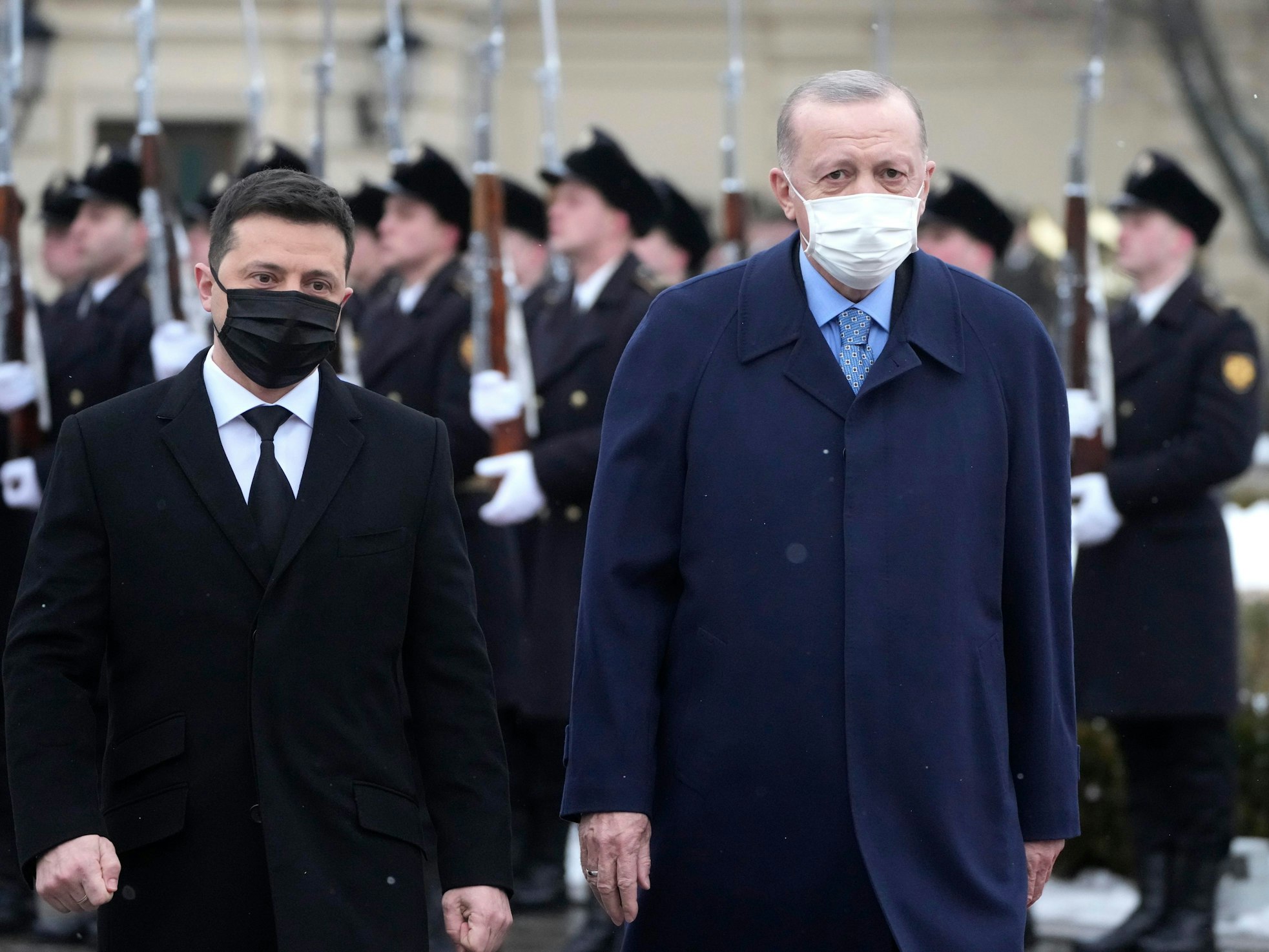 Recep Tayyip Erdogan (hier am 3. Februar bei seinem Besuch in Kiew neben Wolodymyr Selenskyj) hat sich als Vermittler zwischen Russland und der Ukraine angeboten.
