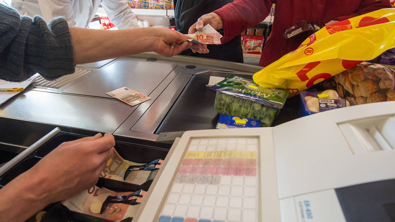 Wann Kassierer und Kassiererinnen die Bargeld-Zahlung ablehnen dürfen (Symbolfoto 16. Januar 2015).