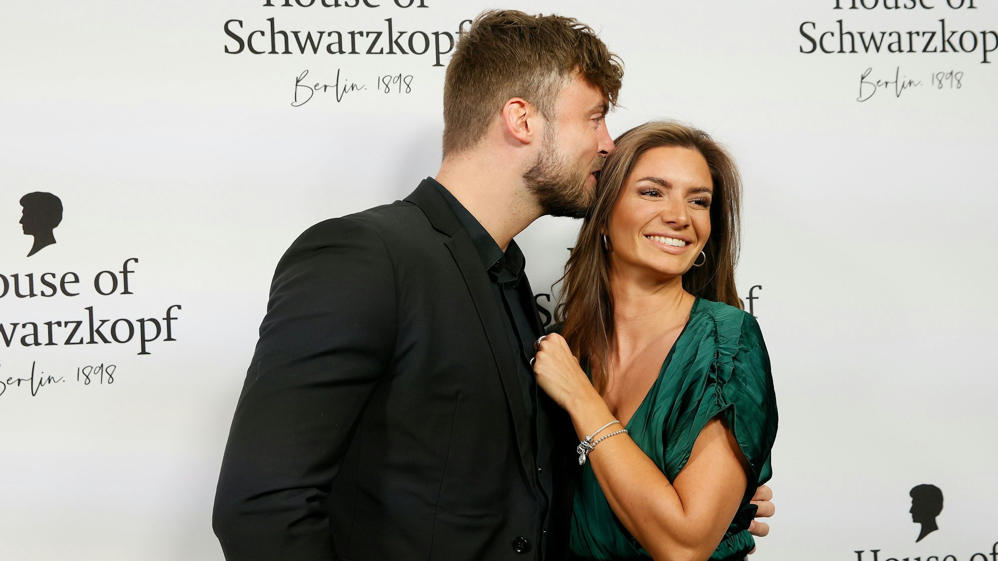 Michèle de Roos und ihr Niko, hier 2021 auf einem Event in Berlin, haben große Pläne. Michèle möchte ihren Freund unbedingt heiraten.
