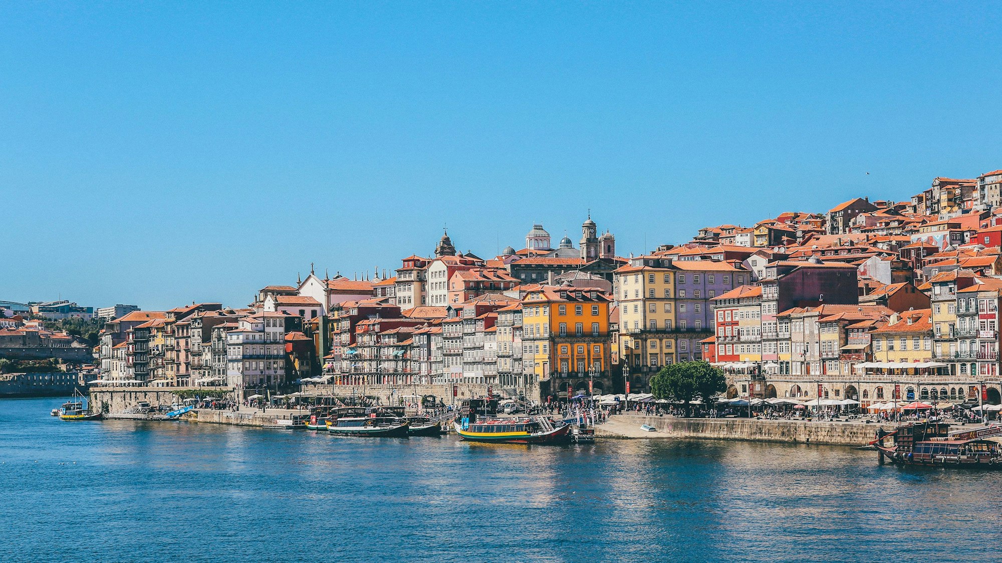 Der Hafen der Stadt Porto in Portugal.