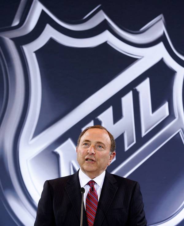 NHL-Boss Gary Bettman bei einer Rede.