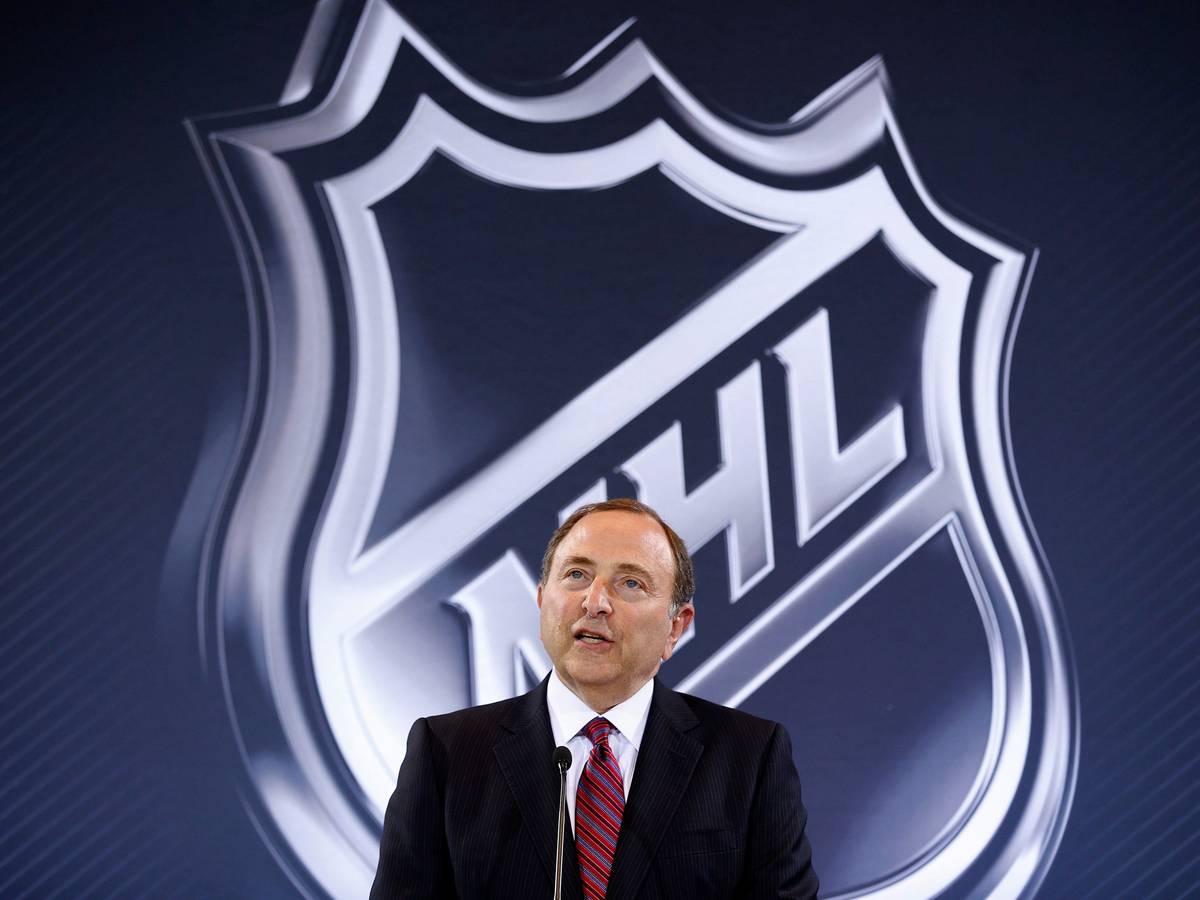 NHL-Boss Gary Bettman bei einer Rede.