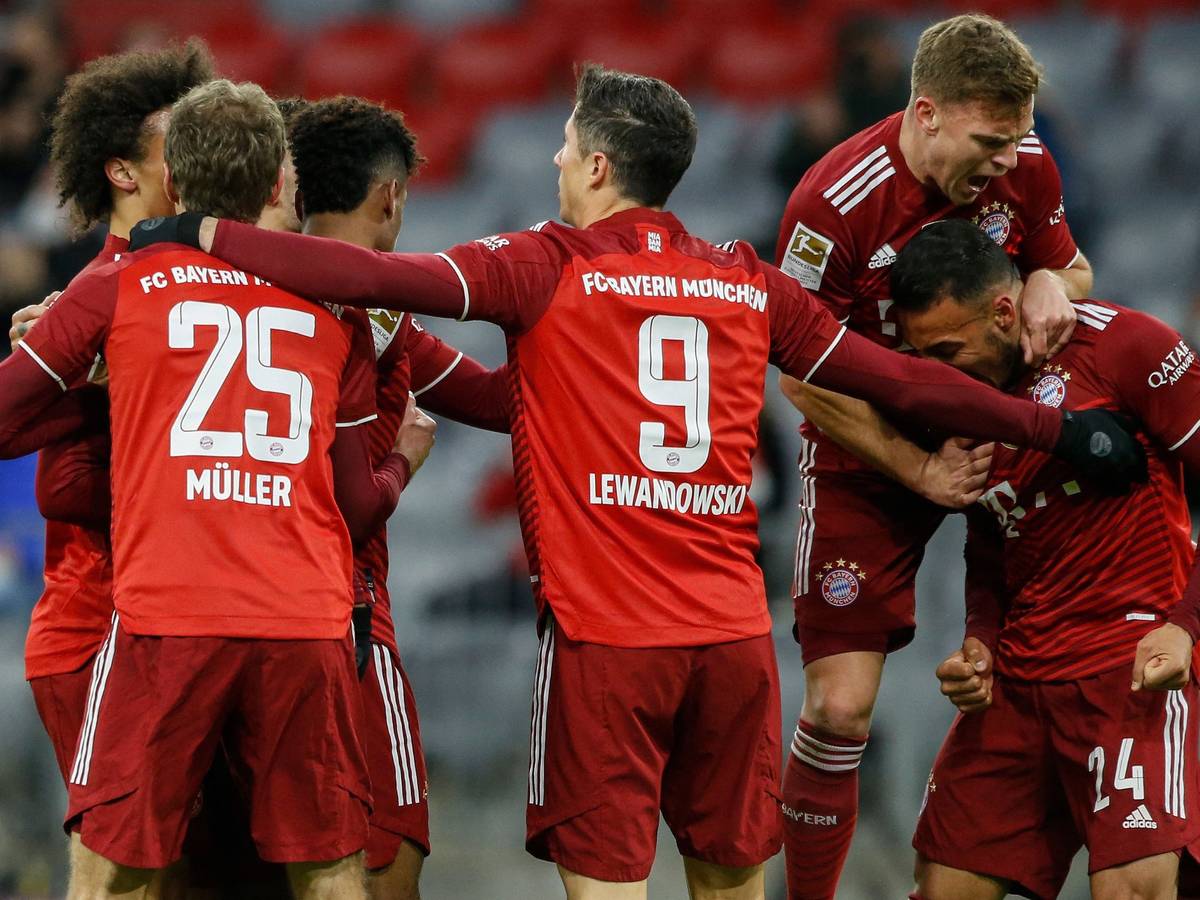 Der FC Bayern jubelt am Samstag (5. Februar 2022) über den Heimsieg gegen RB Leipzig.