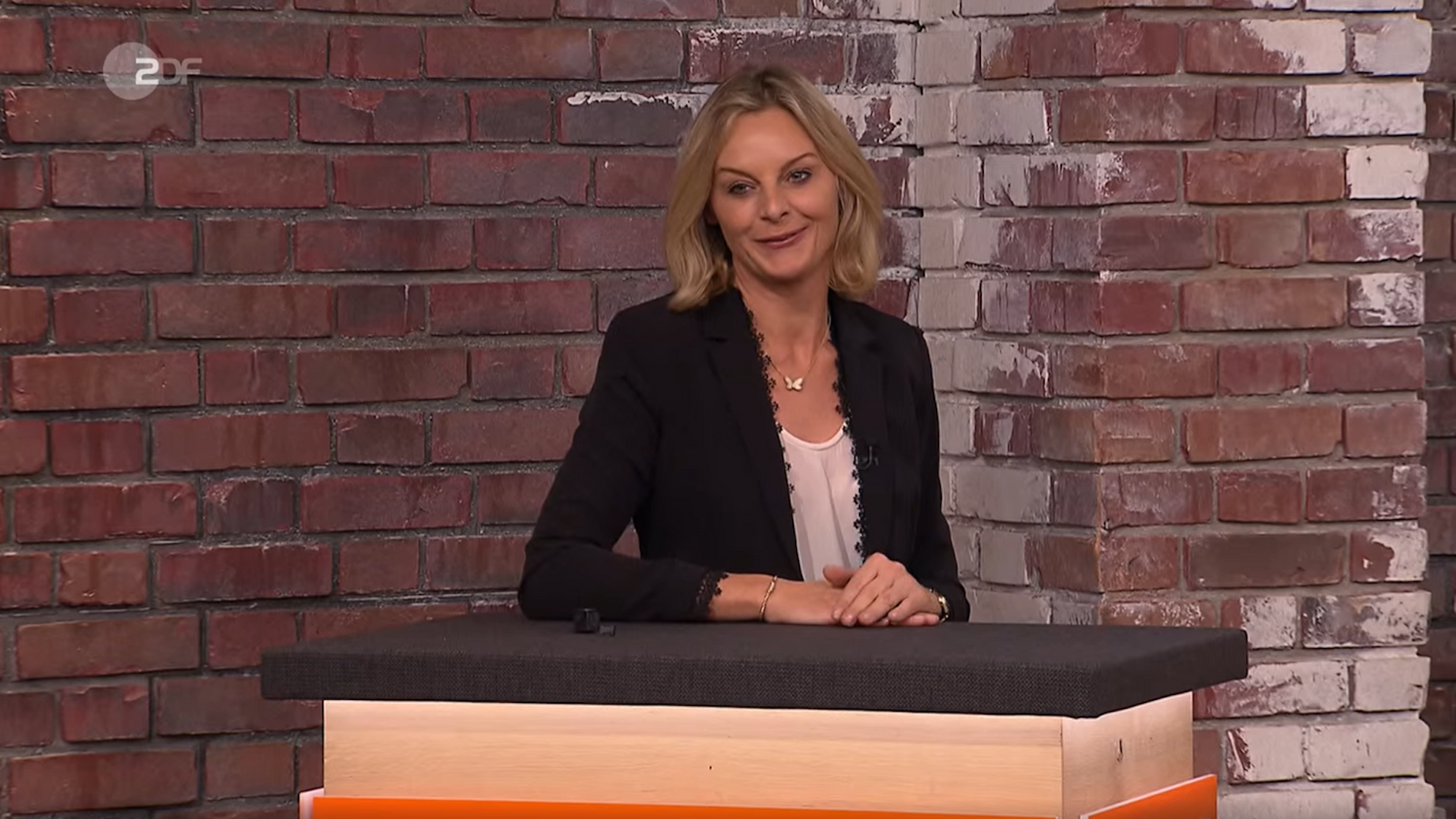 „Bares für Rares“-Händlerin Susanne Steiger in der Ausgabe der ZDF-Show vom 7. Januar 2021.