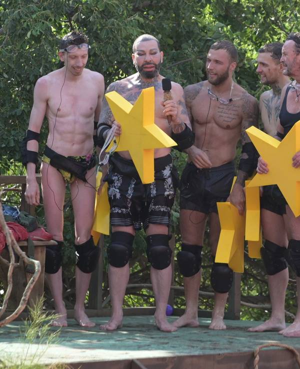Das Foto zeigt die Dschungelcamp-Stars Manuel Flickinger, Harald Glööckler, Filip Pavlovic, Eric Stehfest und Peter Althof.