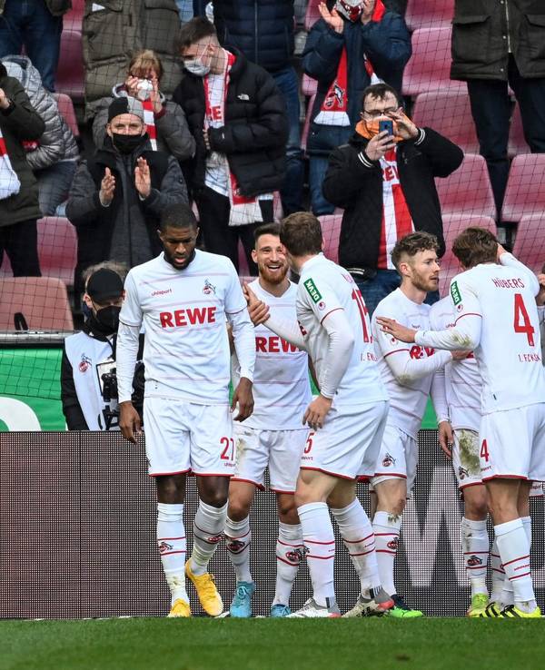 Anthony Modeste trifft für den 1. FC Köln gegen den SC Freiburg.