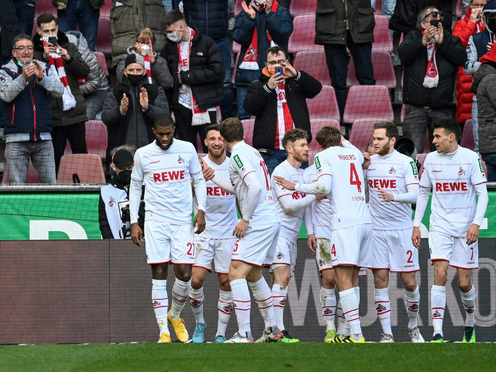 Anthony Modeste trifft für den 1. FC Köln gegen den SC Freiburg.