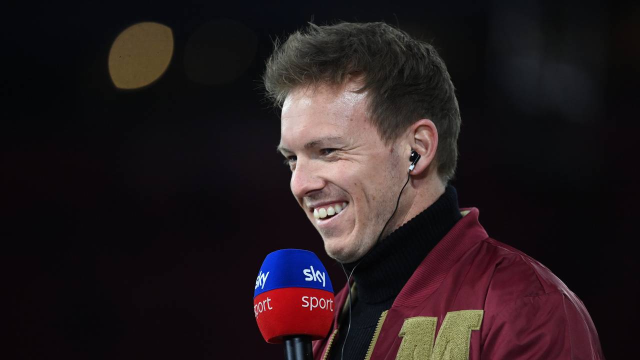 Julian Nagelsmann vom FC Bayern gibt ein Interview.
