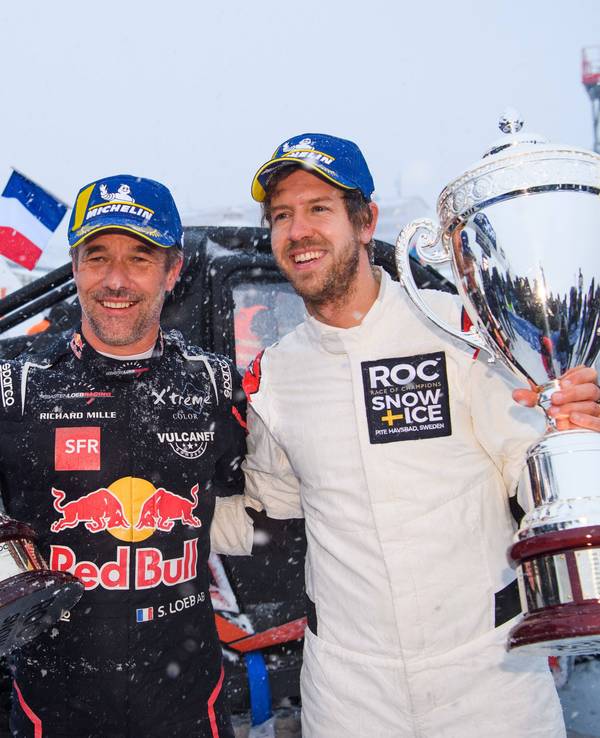 Sebastien Loeb und Sebastian Vettel bei der Siegerehrung.