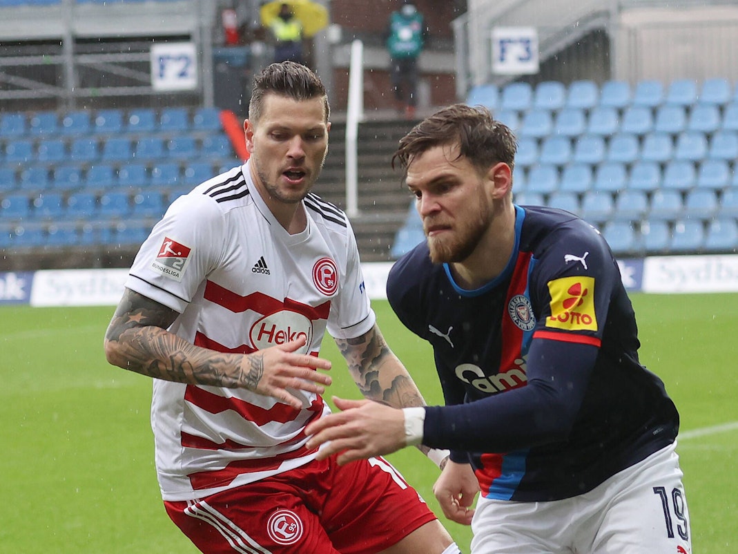 Daniel Ginczek Fortuna Duesseldorf, Simon Lorenz Holstein Kiel DFL REGULATIONS PROHIBIT ANY USE OF PHOTOGRAPHS AS IMAGE SEQUENCES AND/OR QUASI-VIDEO. *** Daniel Ginczek Fortuna Duesseldorf , Simon Lorenz Holstein Kiel DFL REGULATIONS PROHIBIT ANY USE OF PHOTOGRAPHS AS IMAGE SEQUENCES AND OR QUASI VIDEO