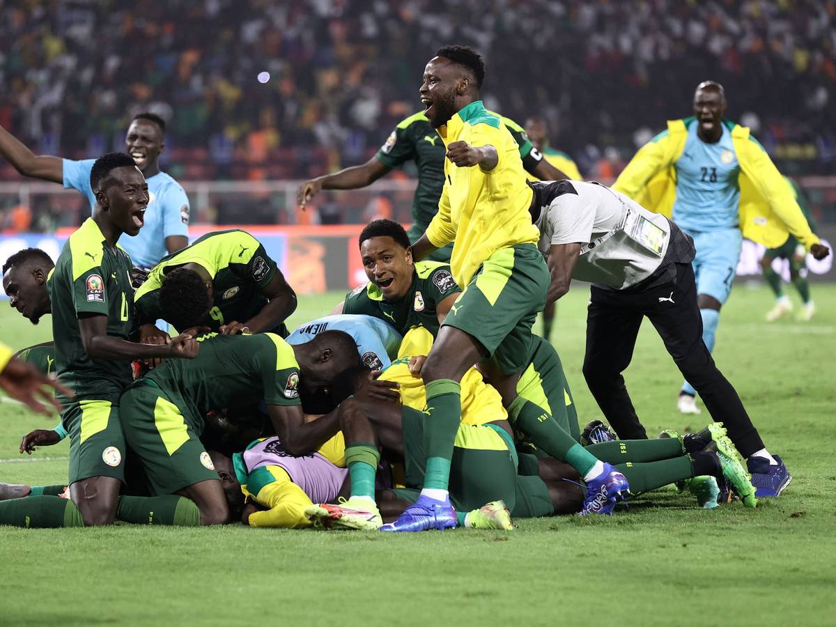 Der Senegal feiert nach dem Finalsieg über Ägypten den ersten Titel beim Afrika-Cup.
