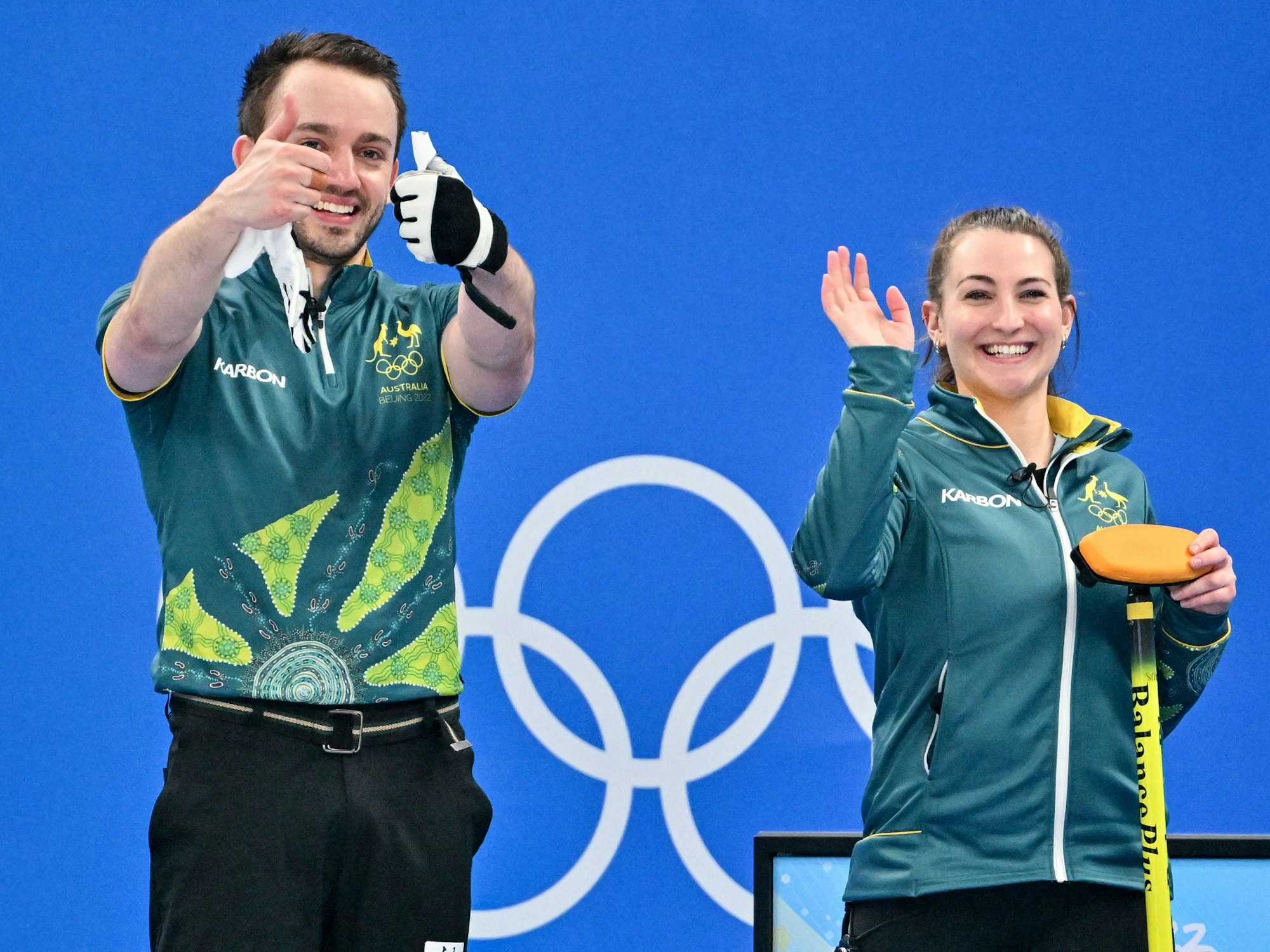 Tahli Gill und Dean Hewitt (l) freuen sich bei Olympia.