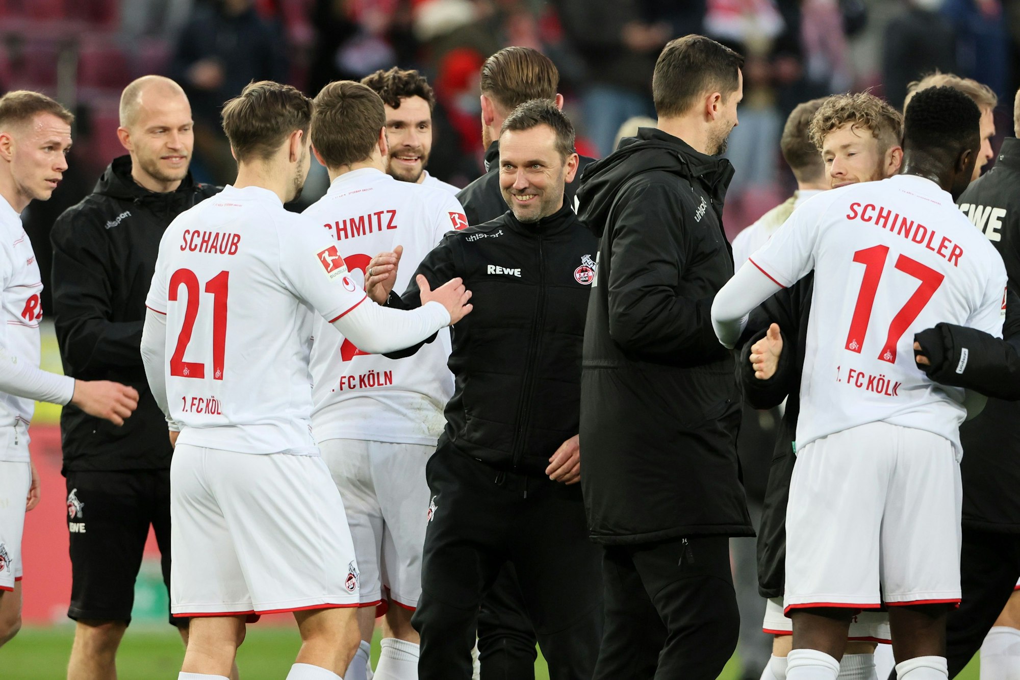 Andre Pawlak feiert den Sieg gegen Freiburg.