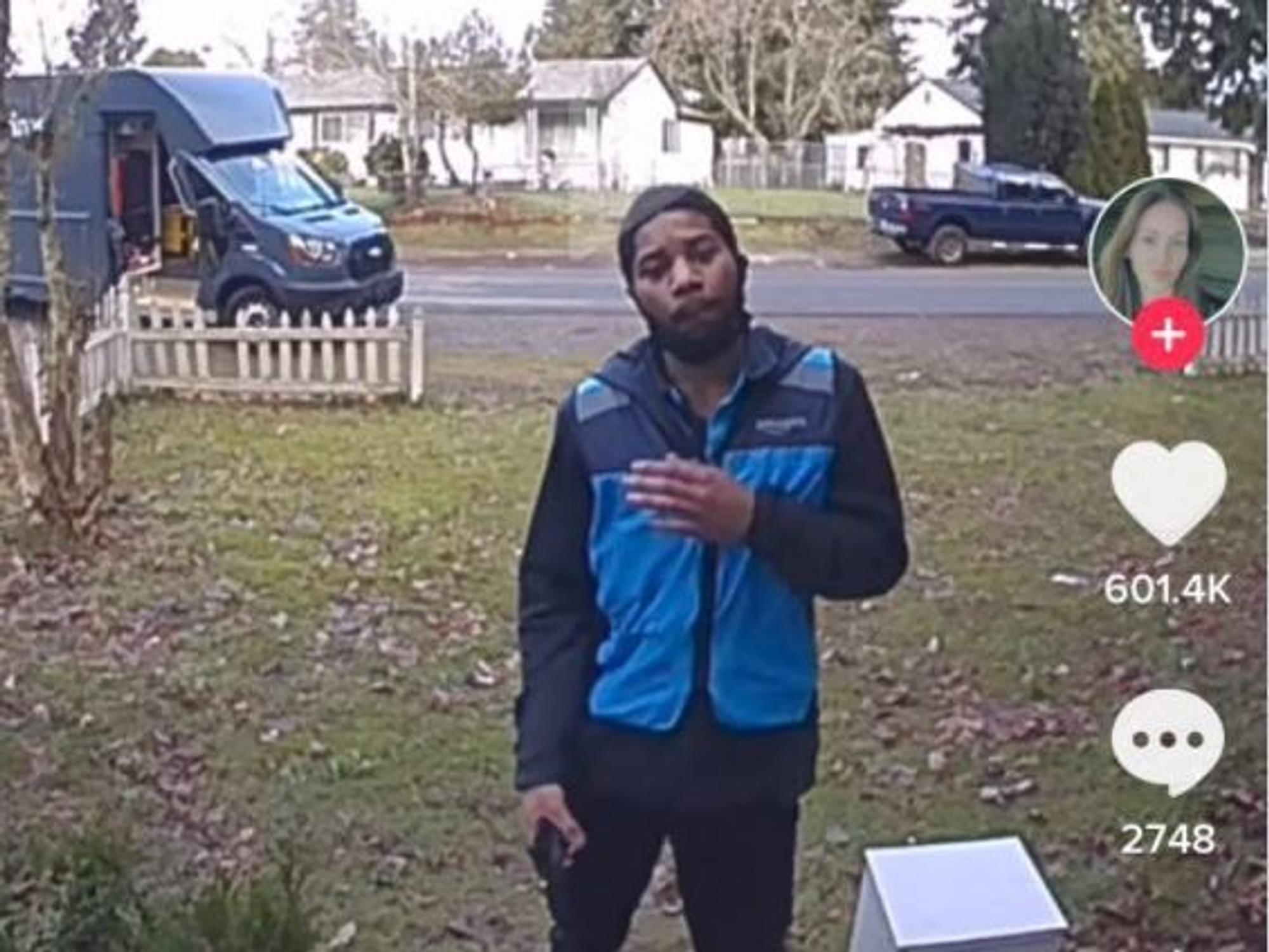 Das Video auf TikTok zeigt, wie ein Amazon-Fahrer vor der Überwachungskamera eines Hauses tanzt.
