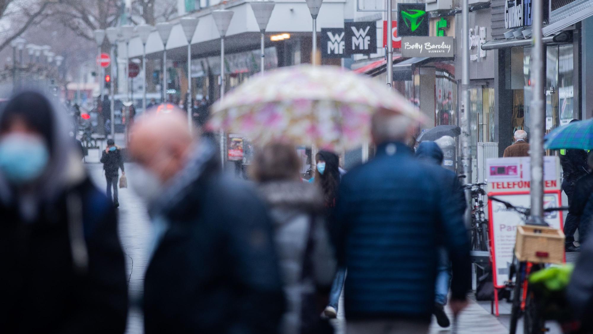 Düren: Blick in die Innenstadt. Der Richtwert für Corona-Neuinfektionen steigt in Nordrhein-Westfalen weiter an.
