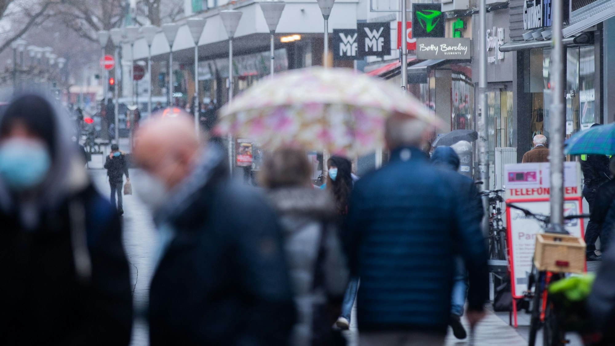 Düren: Blick in die Innenstadt. Der Richtwert für Corona-Neuinfektionen steigt in Nordrhein-Westfalen weiter an.