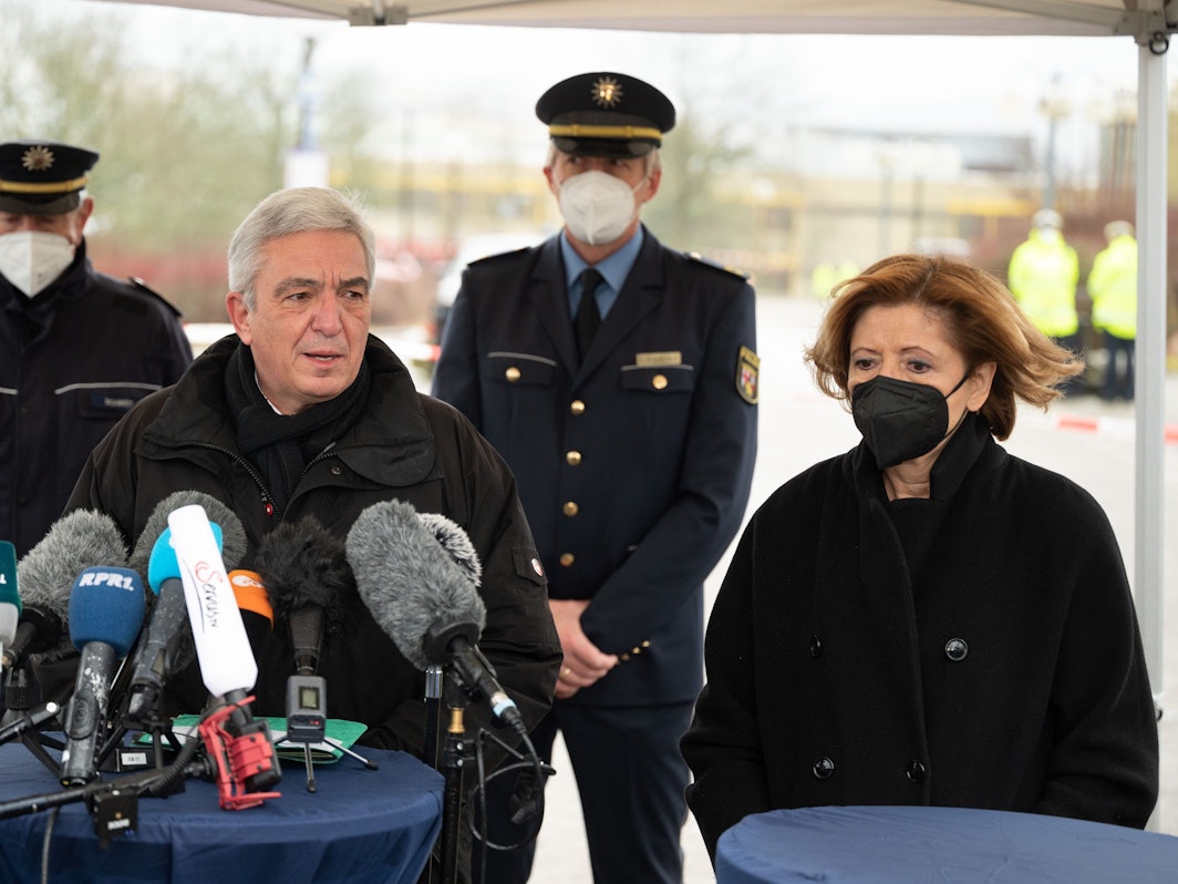 Innenminister Roger Lewentz (hier am 4. Februar 2022 zusammen mit Ministerpräsidentin Malu Dreyer) informiert am Montagmorgen (7. Februar 2022) über die Arbeit der Ermittlungsgruppe „Hatespeech“.