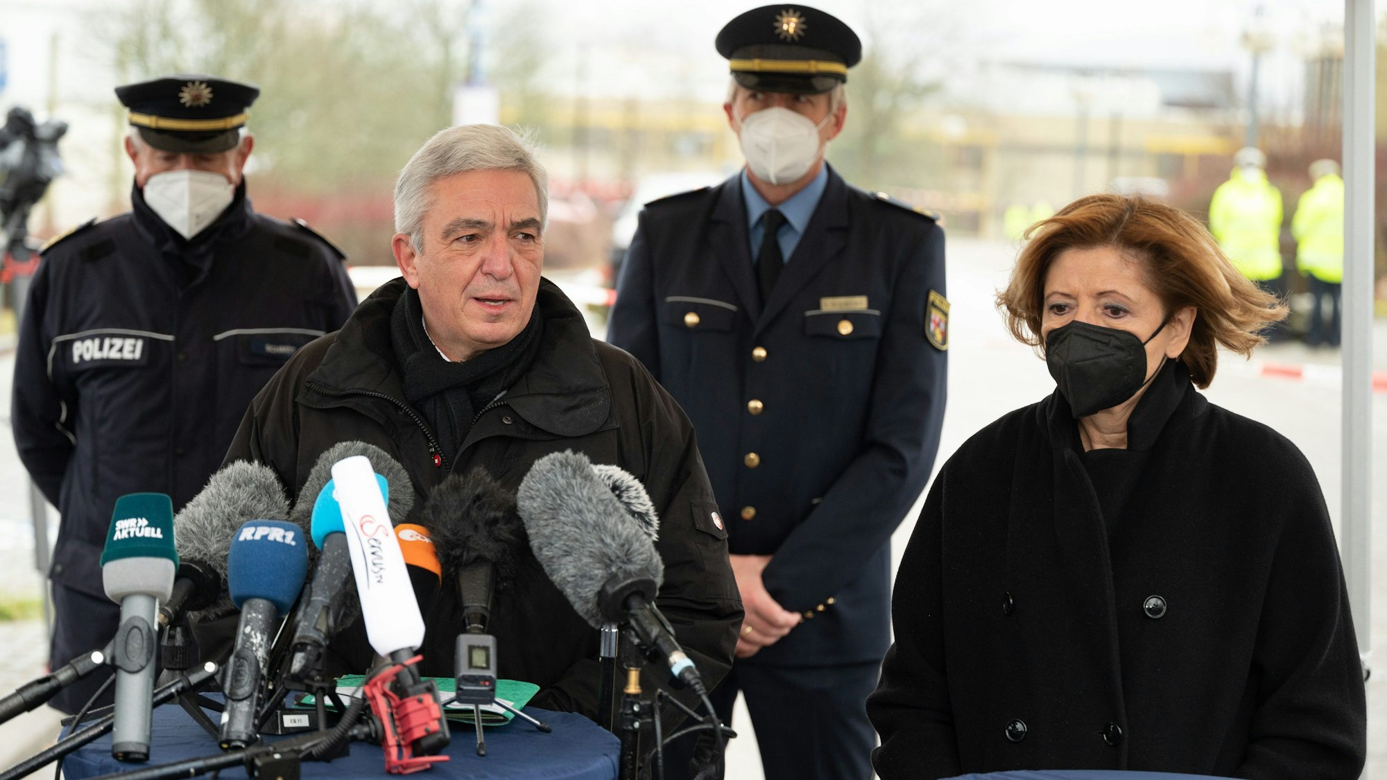 Innenminister Roger Lewentz (hier am 4. Februar 2022 zusammen mit Ministerpräsidentin Malu Dreyer) informiert am Montagmorgen (7. Februar 2022) über die Arbeit der Ermittlungsgruppe „Hatespeech“.