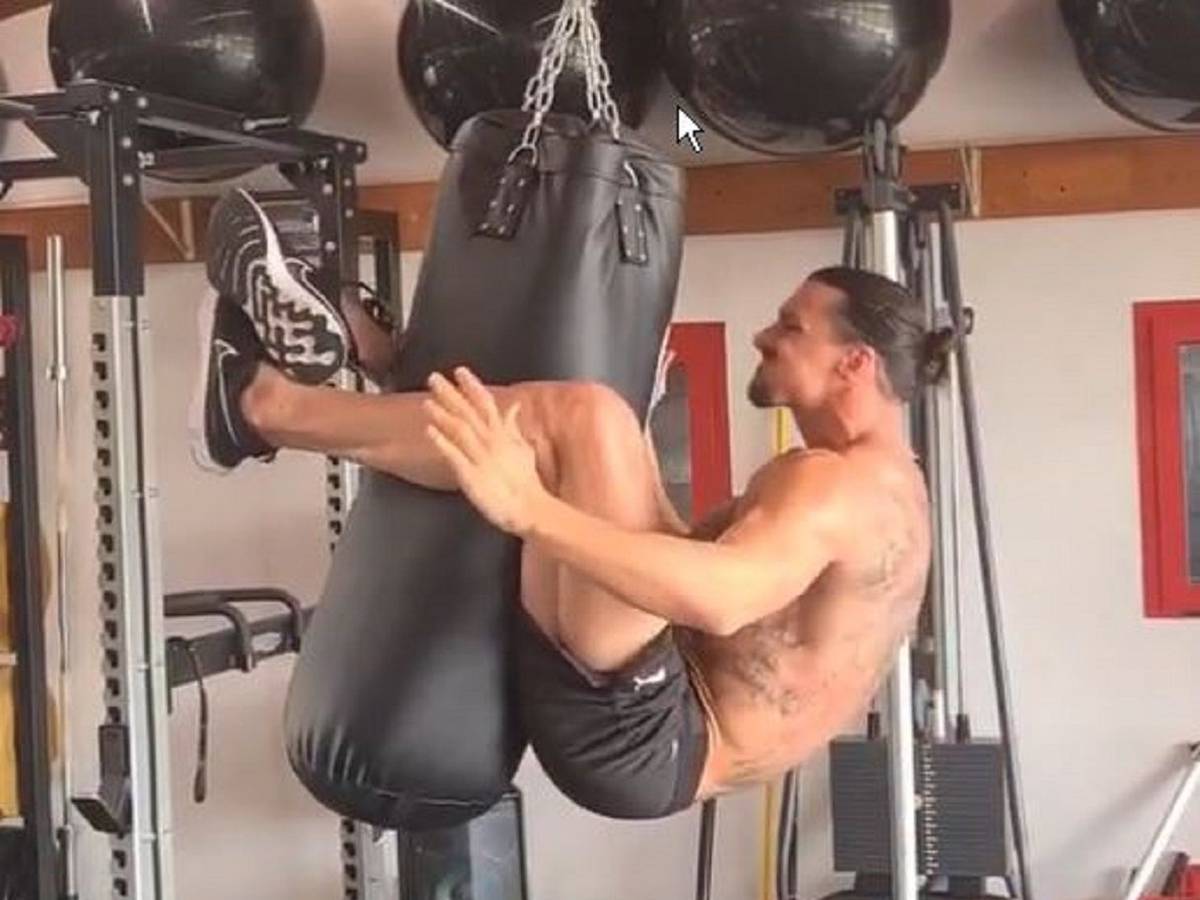 Zlatan Ibrahimovic trainiert seine Bauchmuskeln
