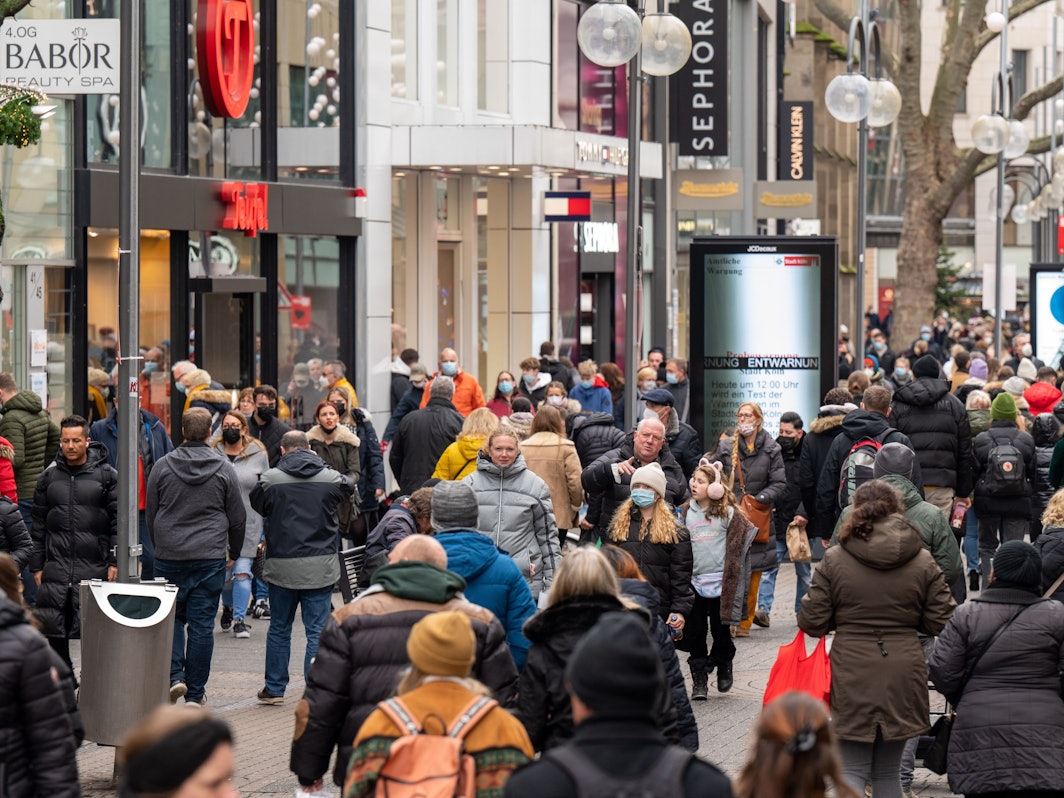 Die stark frequentierte Kölner Schildergasse am 4. Dezember 2021.