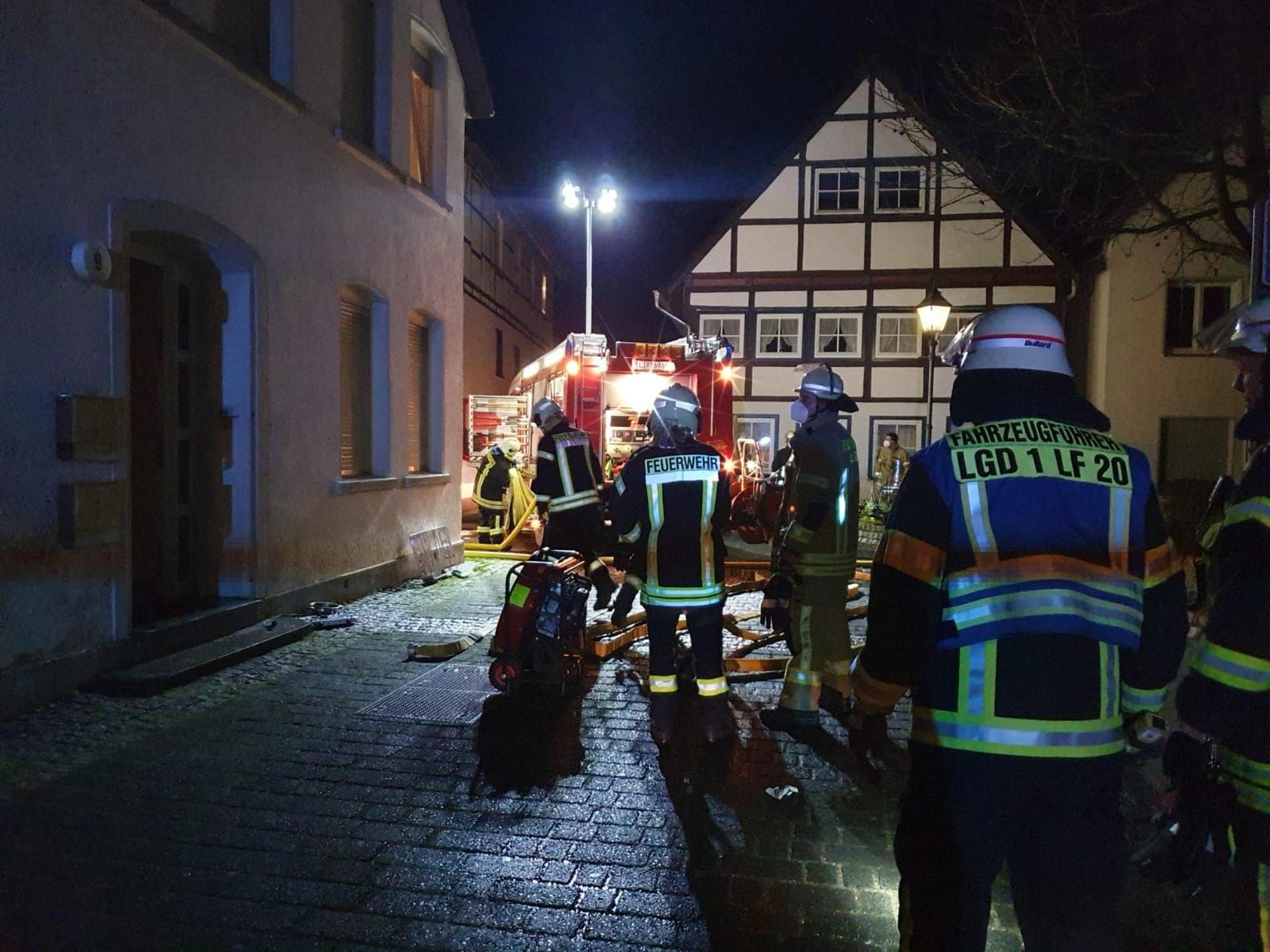 Die Feuerwehr in Lügde (NRW) bei einem Einsatz.