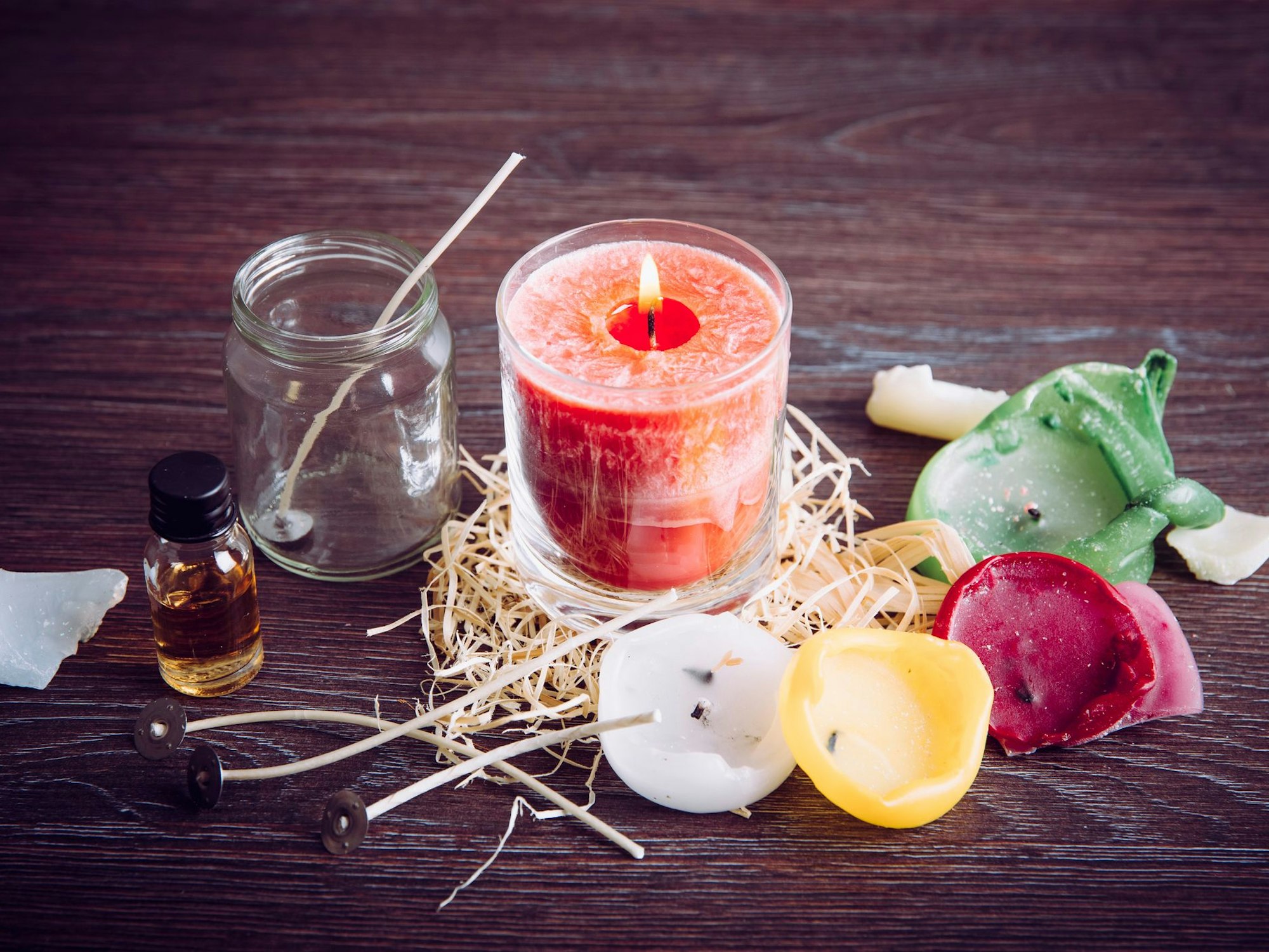 Mit alten Wachsresten zur neuen DIY-Kerze.