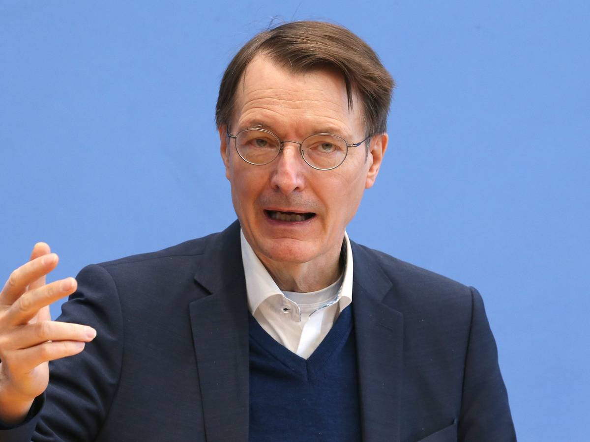 Bundesgesundheitsminister Karl Lauterbach (SPD) bei der Coronavirus-Pressekonferenz am 28. Januar 2022 in Berlin. Am Sonntagabend (6. Februar 2022) hat er sich zu möglichen Lockerungen geäußert.