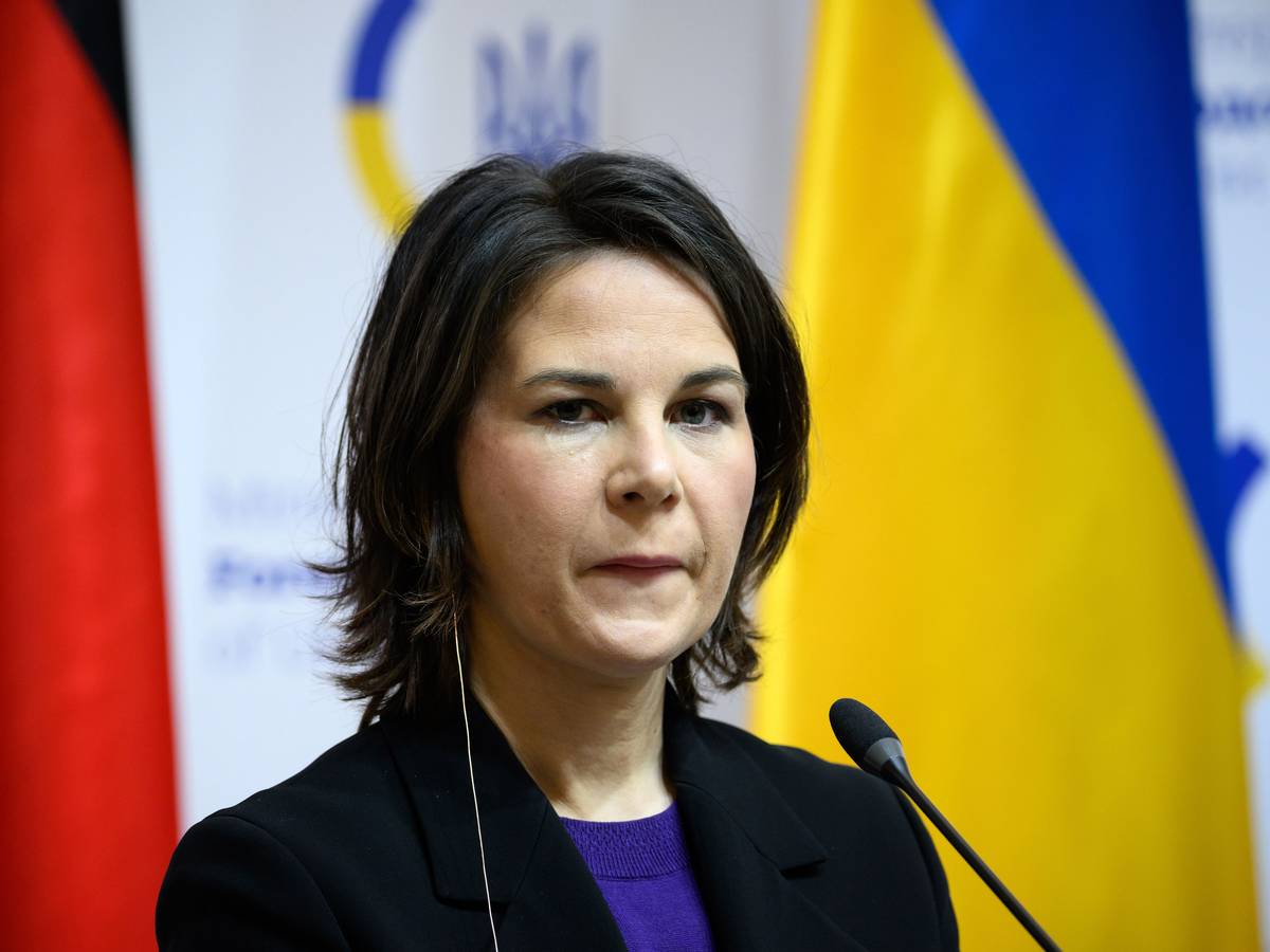 Annalena Baerbock (Bündnis 90/Die Grünen), Außenministerin, äußert sich bei einer Pressekonferenz mit dem Außenminister der Ukraine, Kuleba, nach ihrem Gespräch. Außenministerin Baerbock ist zu einem zweitägigen Besuch in der Hauptstadt und im Osten der Ukraine. +++ dpa-Bildfunk +++