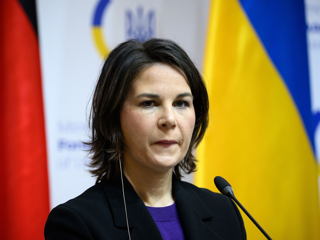 Annalena Baerbock (Bündnis 90/Die Grünen), Außenministerin, äußert sich bei einer Pressekonferenz mit dem Außenminister der Ukraine, Kuleba, nach ihrem Gespräch. Außenministerin Baerbock ist zu einem zweitägigen Besuch in der Hauptstadt und im Osten der Ukraine. +++ dpa-Bildfunk +++